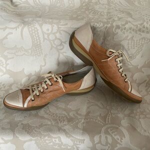 Stylish Tan and Cream Athletic Shoes